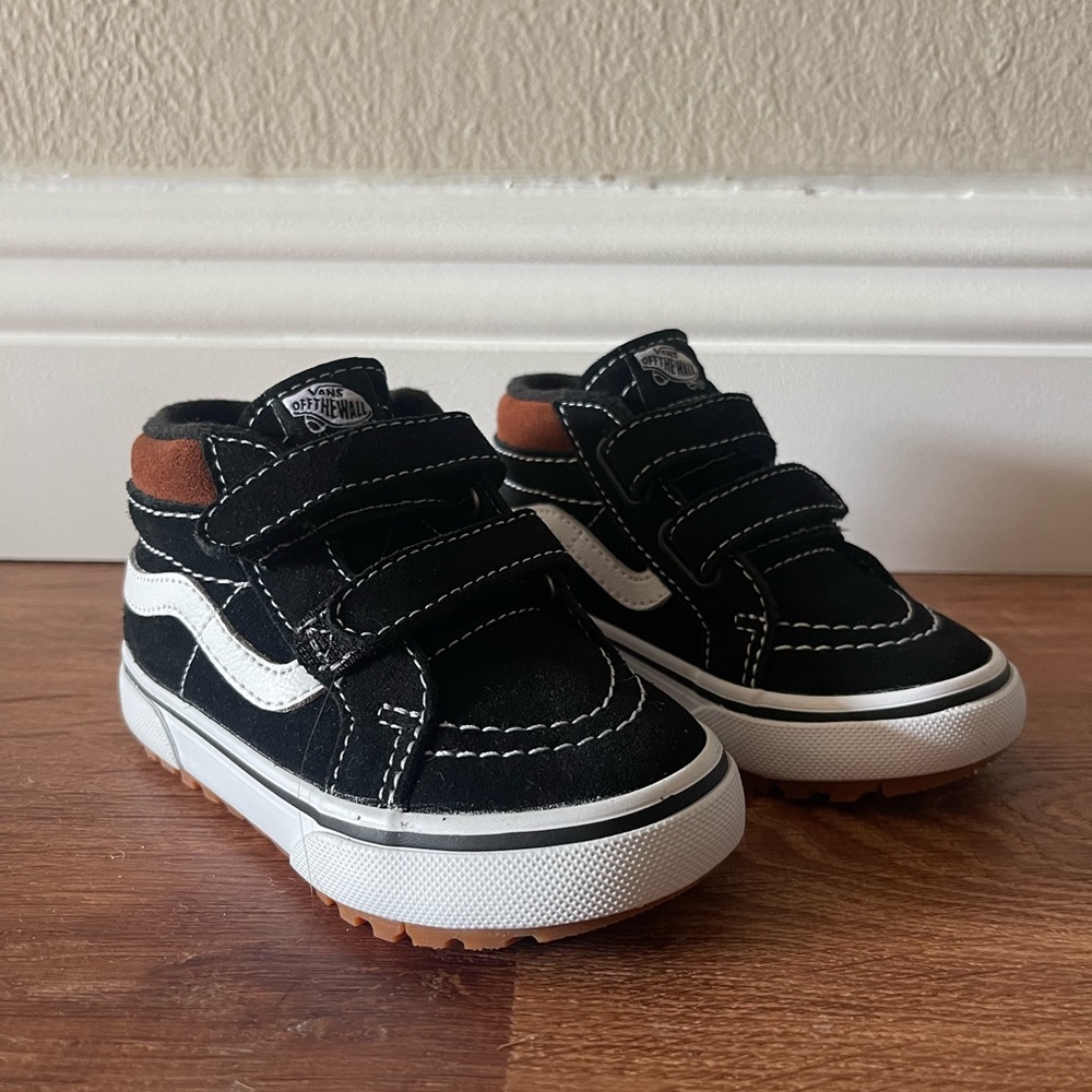 New without tags vans shoes size 7 toddler